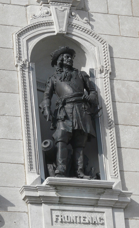 Frontenac devant l'Assemblée Nationale du Québec